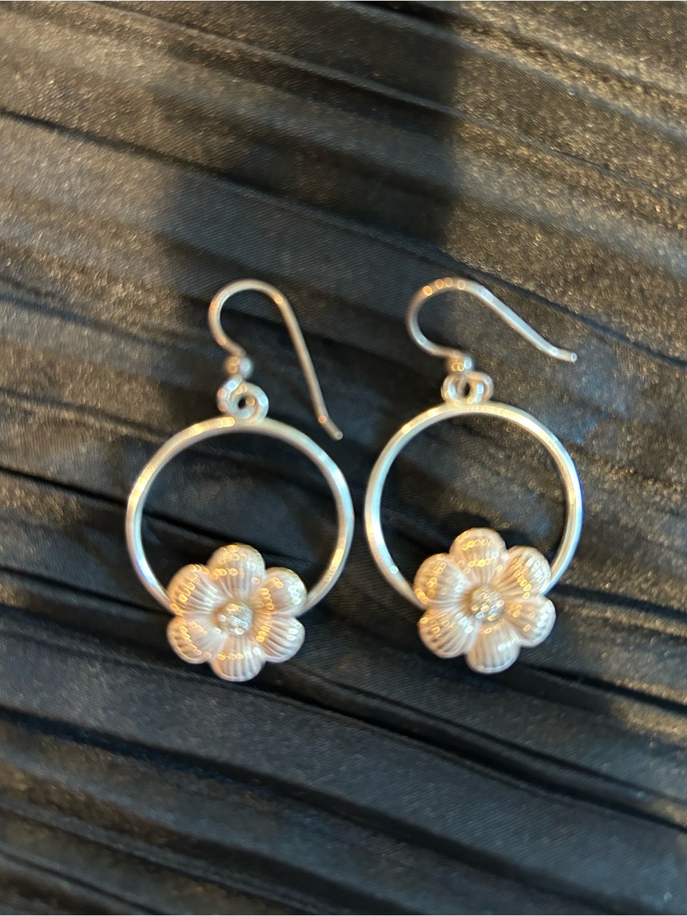 Brighton Silver Floral Hoop Drop Earrings - Sterling/Gold Two Tone Style💛🤍🩶